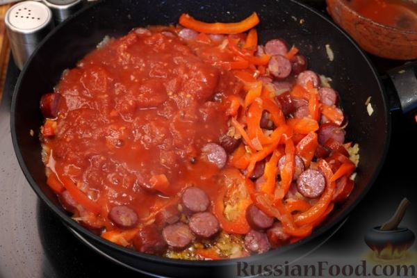 Запеканка из макарон с колбасками и овощами