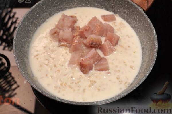 Пастуший пирог с рыбой, кукурузой и горошком