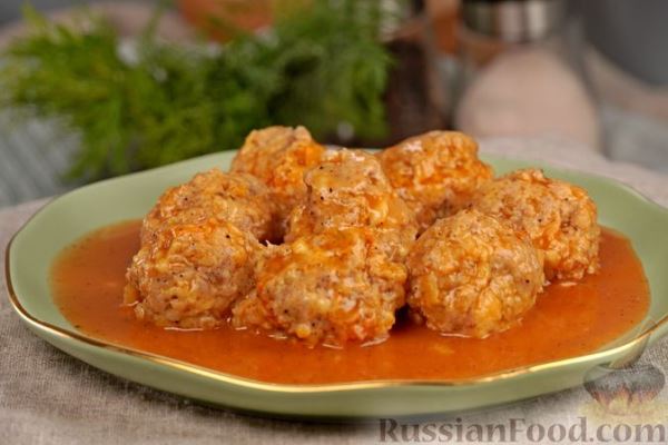 Мясные тефтели с яблоком и сыром, в томатном соусе