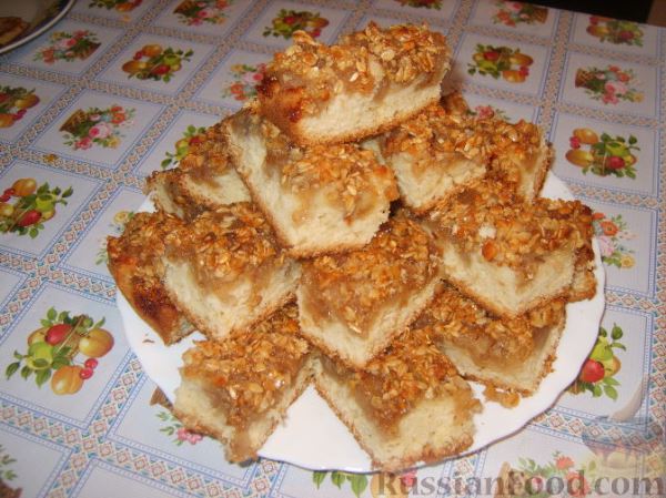 Пирог с яблоками и хрустящей овсяной крошкой