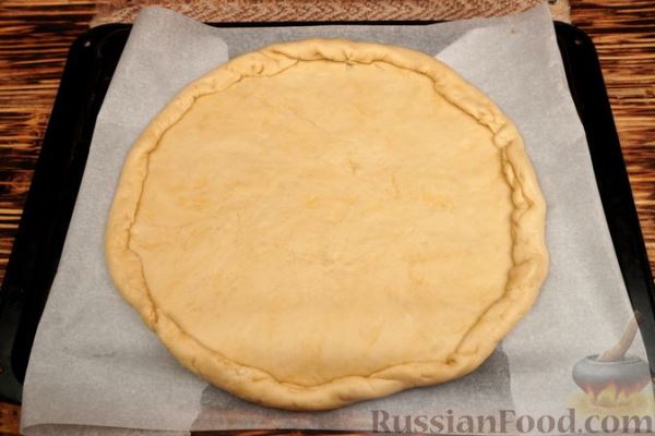 Белая пицца с твёрдым и мягким сыром, брынзой и руколой