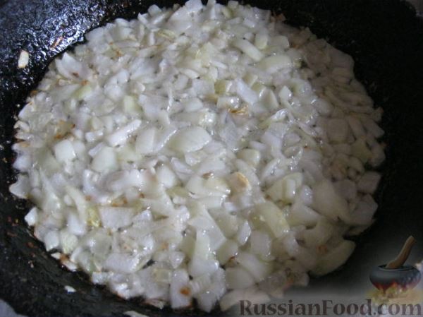 Слоеный салат с курицей, яблоками и орехами