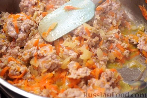 Макароны с фаршем, стручковой фасолью и помидорами