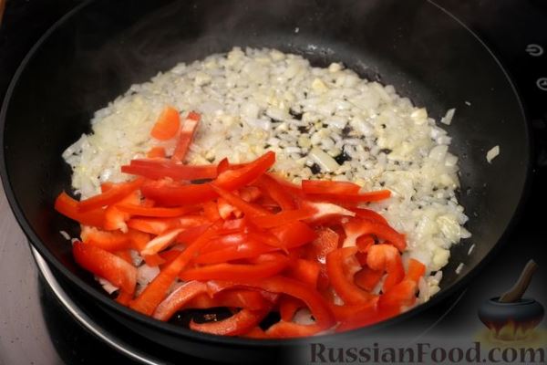 Запеканка из макарон с колбасками и овощами