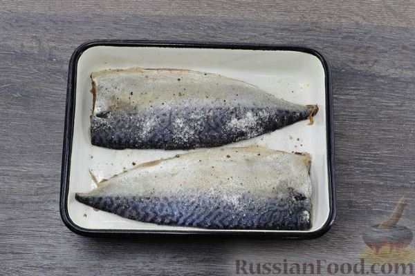 Солёная скумбрия с укропом, свёклой и горчичным соусом