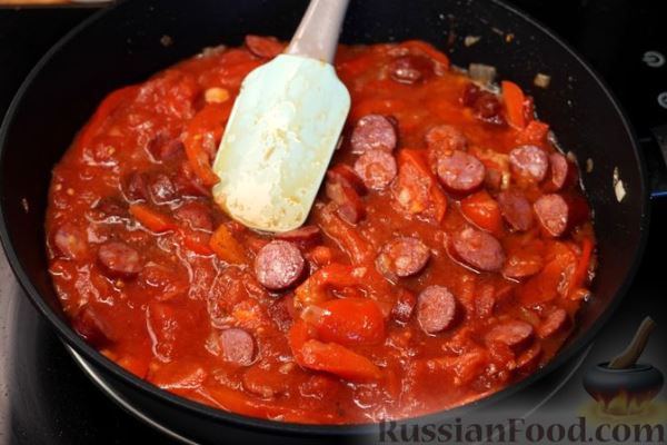 Запеканка из макарон с колбасками и овощами