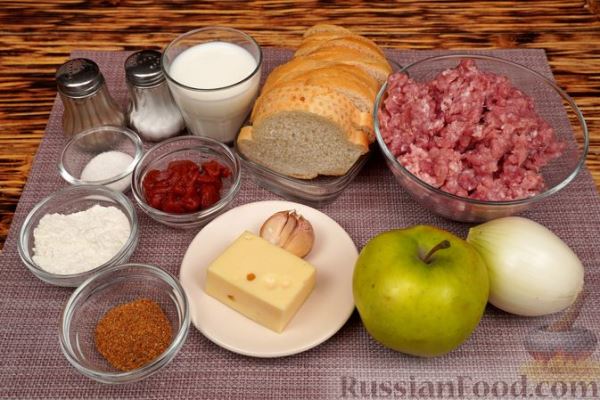 Мясные тефтели с яблоком и сыром, в томатном соусе